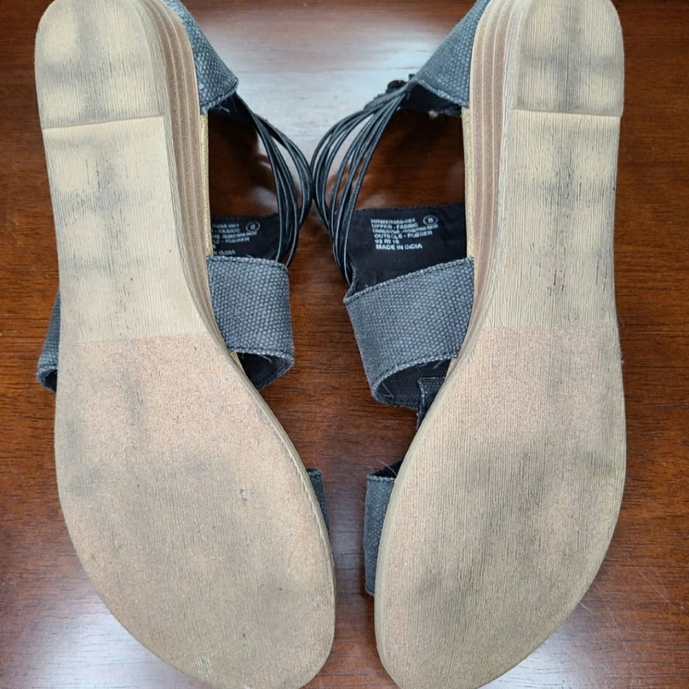 Sandals - Picture 7 of 7